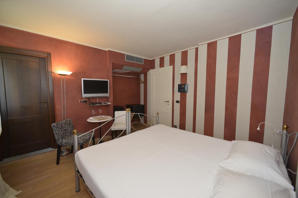 Cascina San Michele Bed & Breakfast Костилиоле ди Асти Стая снимка